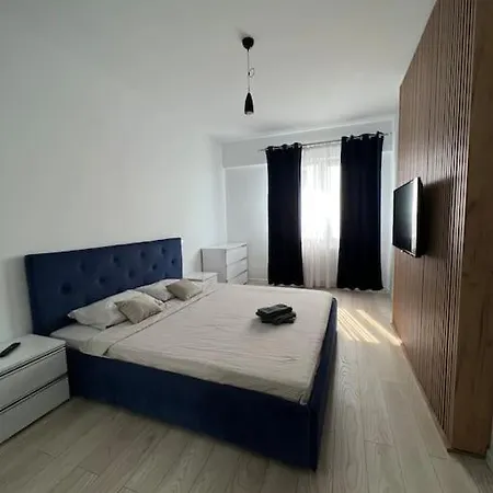 Lakeside Oasis Apartment