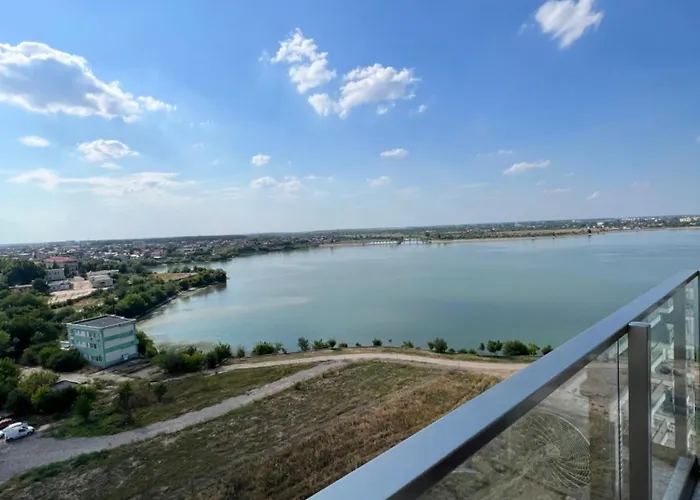 Lakeside Oasis Апартаменти