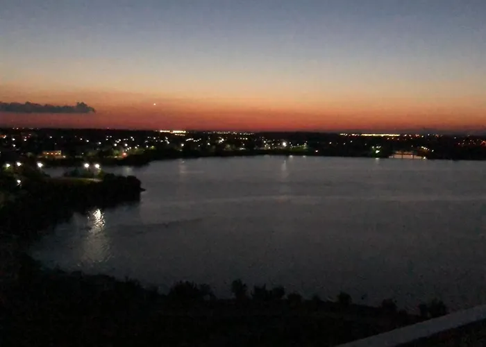 Lakeside Oasis 公寓 布加勒斯特